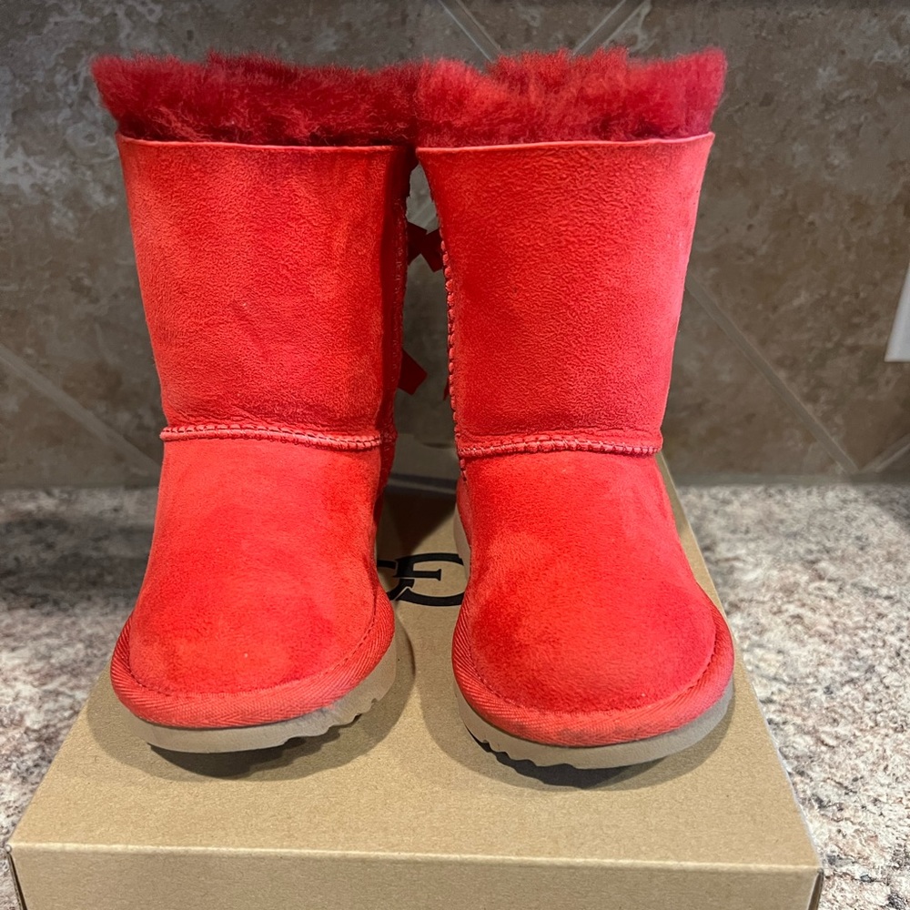 Toddler used Ugg Bailey Bow II T size 7